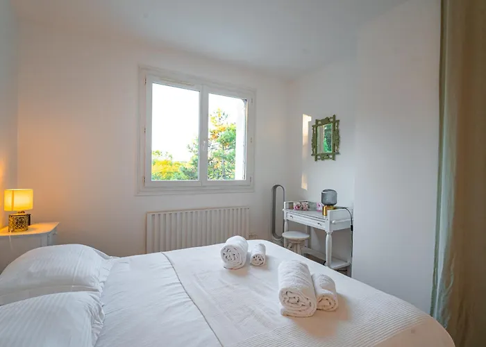 Comete - Maison De Famille Avec Piscine 펜션